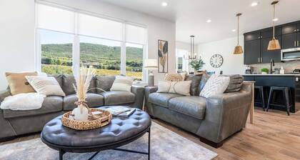 Charming Family Townhome Near Park City and Concierge!