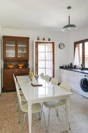 Dining - Rare village house in OTA for10 people (Ota)