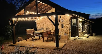 Cosy Cottage in a beautiful rural setting, plenty to do and pet friendly