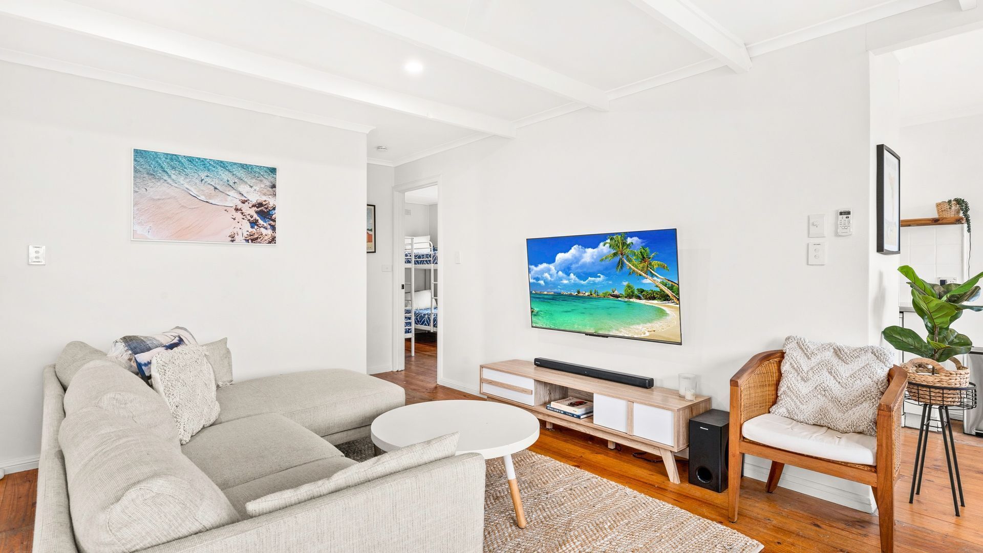 TV, fireplace, ping pong, books