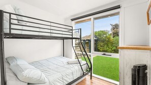 3 bedrooms, iron/ironing board, travel cot, Internet