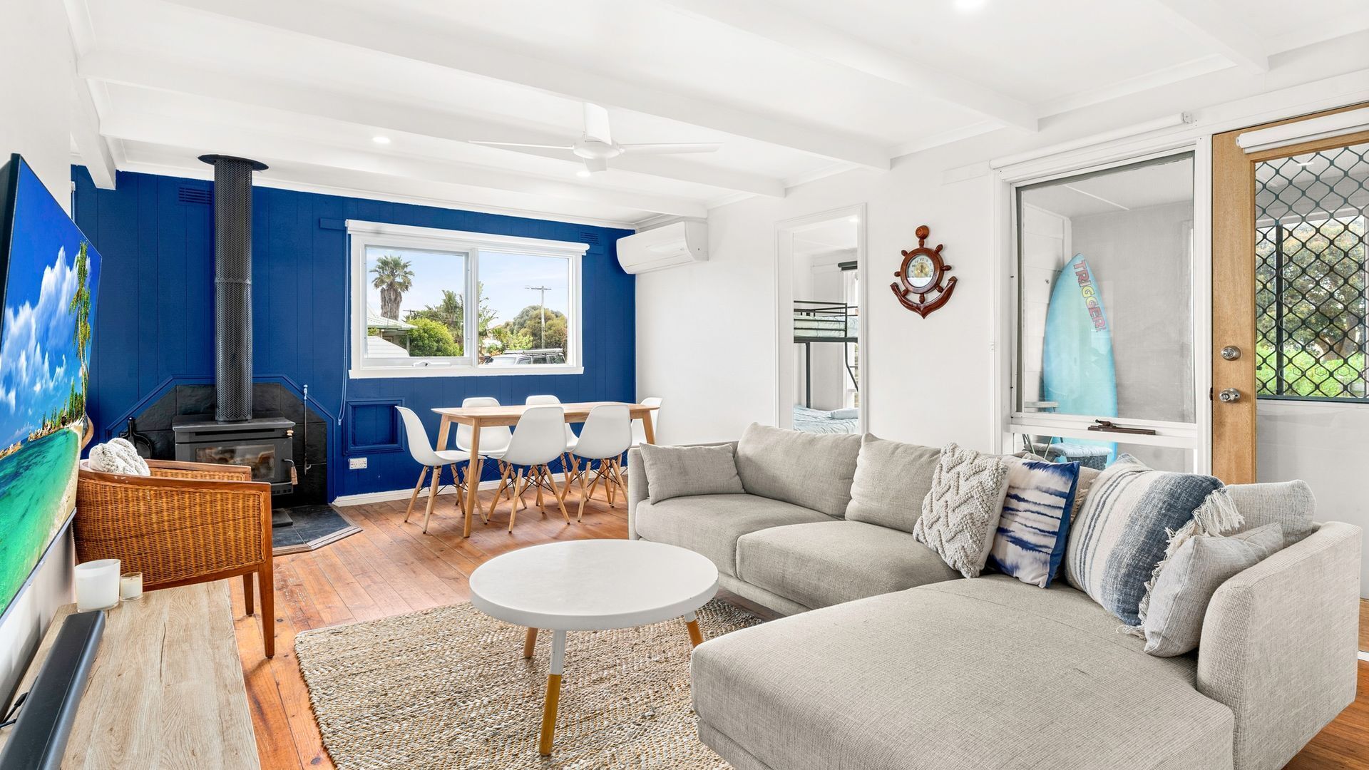 電視、壁爐、乒乓球設施、書籍