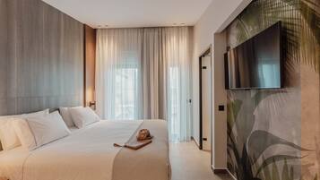 Luxury Apartment, 3 Bedrooms, Private Pool, Sea View | 3 bedrooms, in-room safe, individually decorated, individually furnished