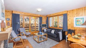 Apartment (2 Bedrooms) | Front of property