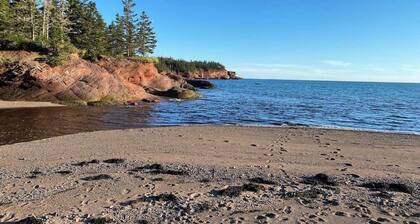 Amazing Beach House on the Coast of The Bay of Fundy equipped with only the best.
