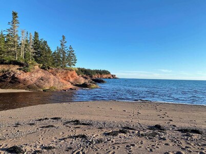 Amazing Beach House on the Coast of The Bay of Fundy equipped with only the best.