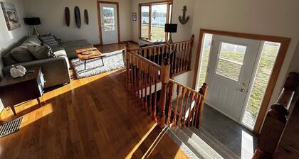 Amazing Beach House on the Coast of The Bay of Fundy equipped with only the best.