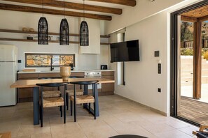 Réfrigérateur, micro-ondes, four, lave-vaisselle