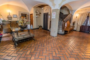 Reception - HOTEL RURAL EL LABRIEGO BY VIVERE STAYS (Plasenzuela)