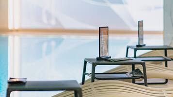 Indoor pool, sun loungers