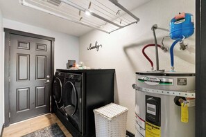 Interior - This house is a 3 bedroom(s), 1 bathrooms, located in Enumclaw, WA. (Enumclaw)