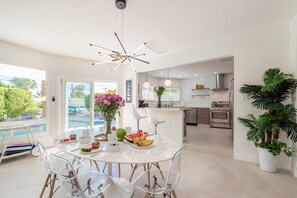 Dining - PS Desert Vibes: Style and Charm for Days and Nights of Fabulous Fun (Palm Springs)