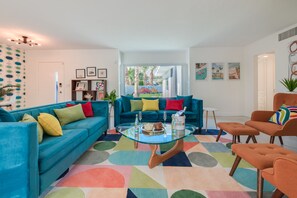 Interior - PS Desert Vibes: Style and Charm for Days and Nights of Fabulous Fun (Palm Springs)