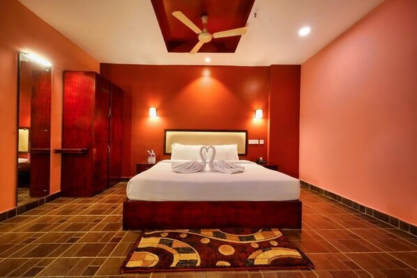 Frette Italian sheets, premium bedding, down comforters, in-room safe - MISTY GATE (Vythiri)