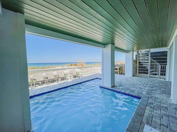 Alberca al aire libre y alberca climatizada