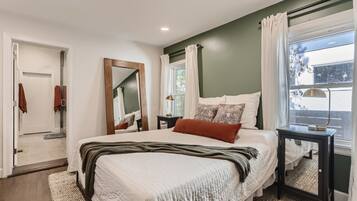 5 makuuhuonetta, silitysrauta/-lauta, vauvan matkasänky, Wi-Fi