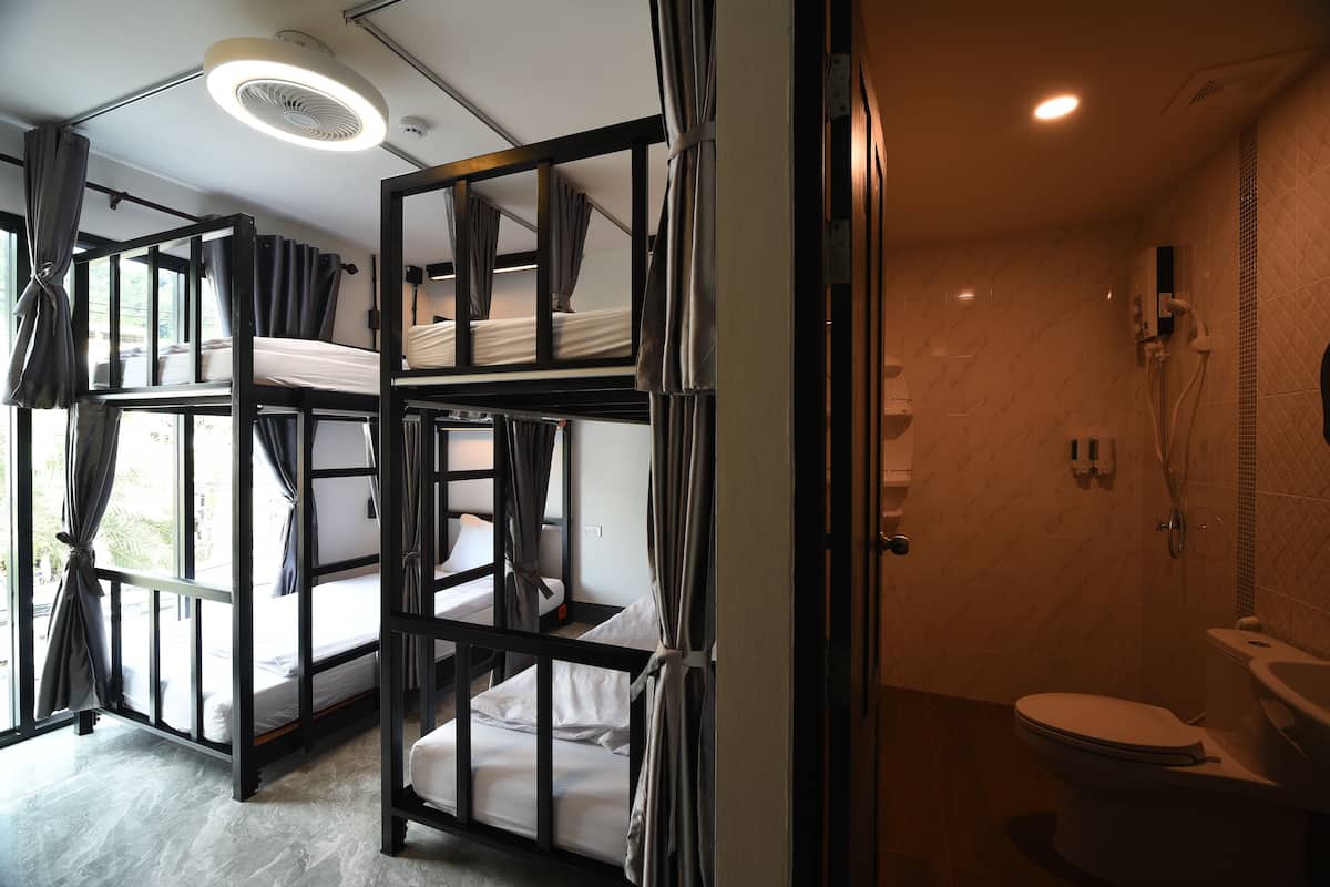 Dorm 4 Ensuite- Age 18-40 | 무료 WiFi, 침대 시트