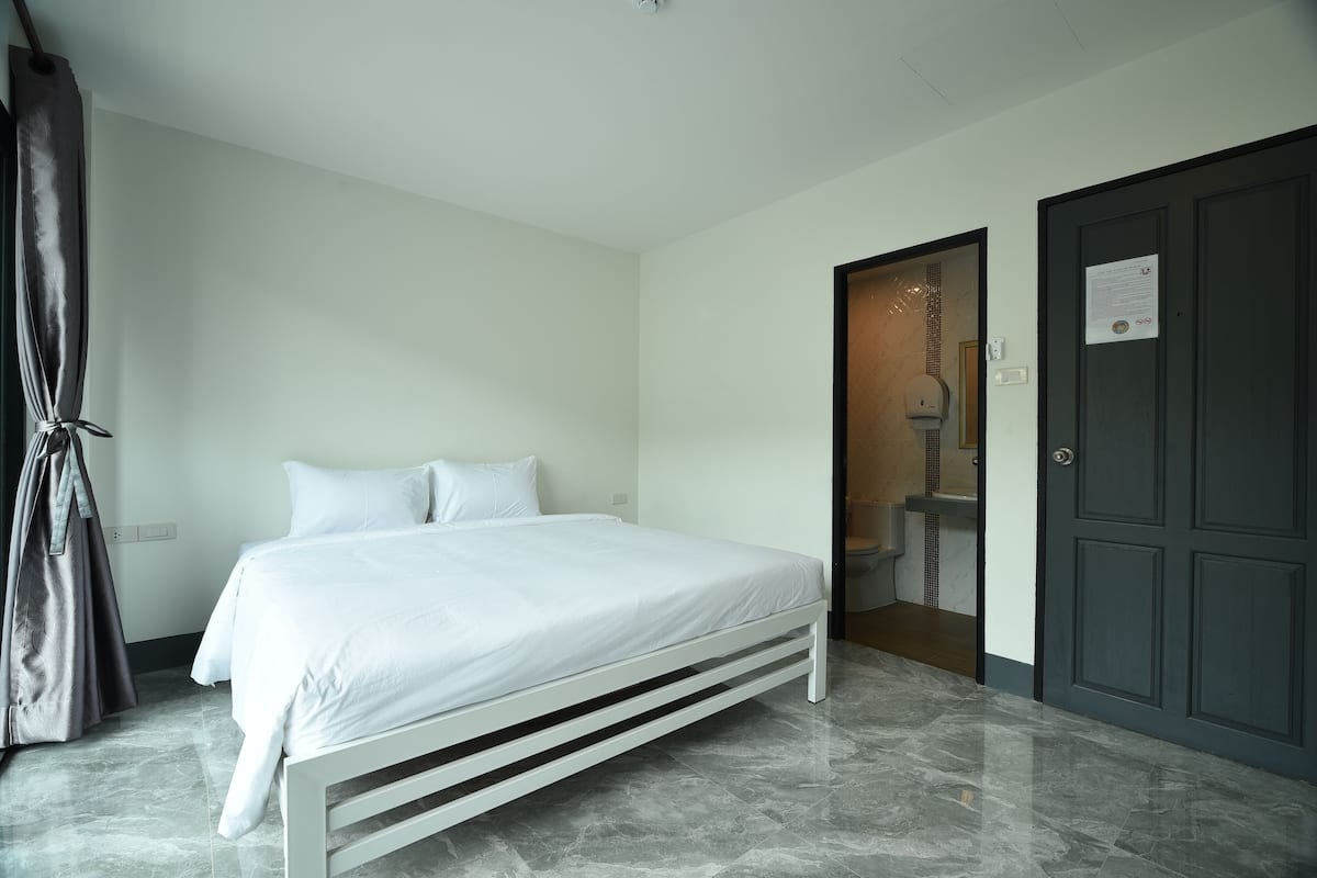 Double Room, 1 King Bed, Ensuite- Age 18-40 | Wifi gratis y ropa de cama