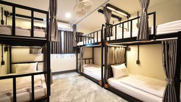 Dorm 6 Shared Bathroom- Age 18-40 | Wifi gratis y ropa de cama