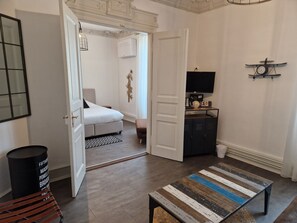 Deluxe Double Room | In-room safe, iron/ironing board, free WiFi