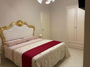 Camera Deluxe con letto matrimoniale o 2 letti singoli | Una cassaforte in camera, una scrivania, insonorizzazione