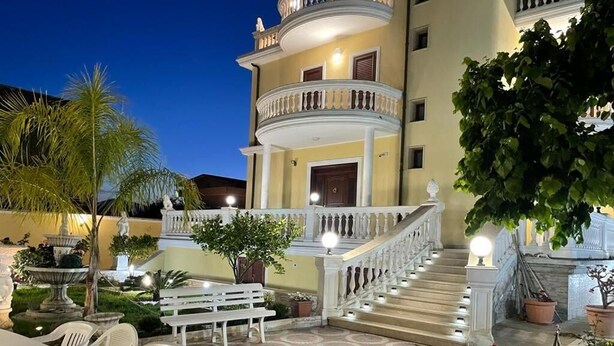 A multi-story building with a balcony, outdoor seating, and a staircase. - Nicole House (Reggio Calabria)