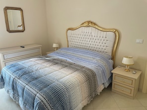 Deluxe Double or Twin Room | 1 bedroom, in-room safe, desk, soundproofing