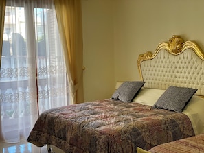 Deluxe Double or Twin Room | 1 bedroom, in-room safe, desk, soundproofing