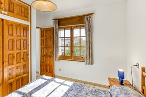 3 bedrooms, free WiFi, bed sheets