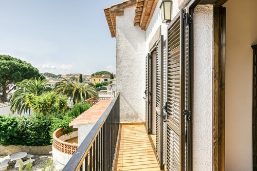 Maison de vacances "Casa Saguer" avec terrasse, jardin et piscine