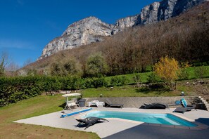 Pool - "Detached House with swimming pool and spa" with Private Pool, Whirlpool & Wi-Fi (Saint Jean d'Arvey)