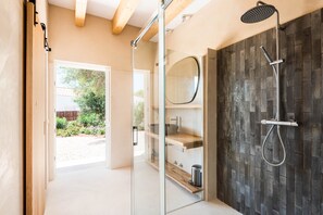 Shower, hair dryer, towels - 'Villa Bini Mapa' with Pool, Terrace, Garden & Wi-Fi (Binibequer)