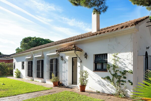 المنشأة من الخارج