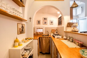 Fridge, stovetop, coffee/tea maker, cookware/dishes/utensils