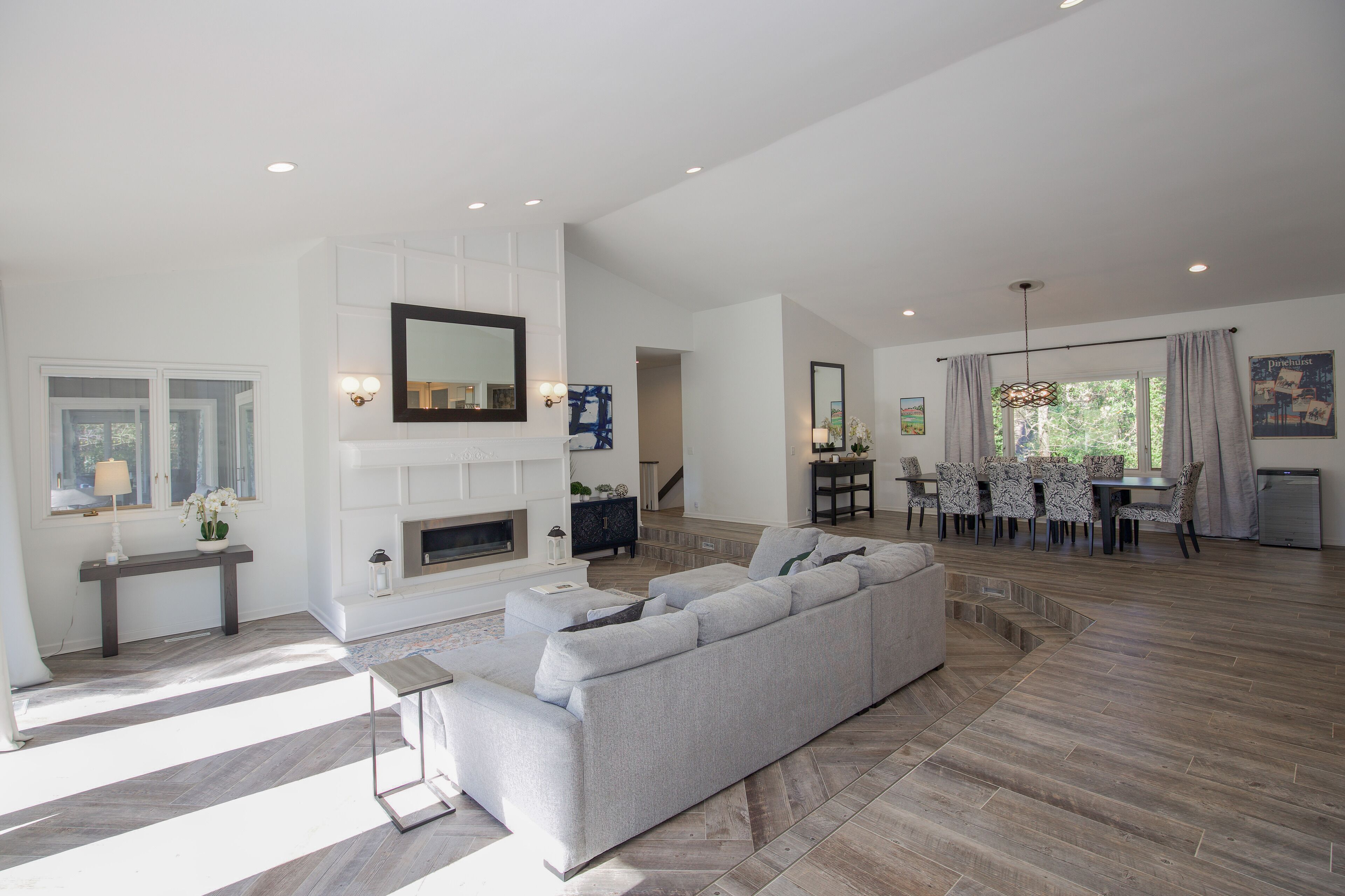 La Vie No.3, 6BR/4.5BA Golf Front