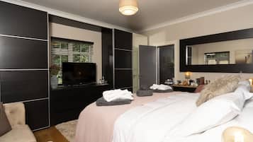 The Courtyard Suite