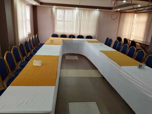 Front of property - TRIPLINQ HOTEL & RESORT (Nkubu)