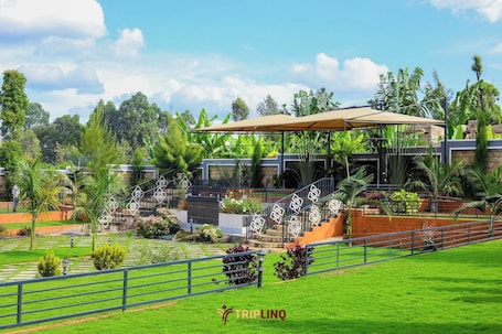 Standard Double Room, Non Smoking, Annex Building | Garden view. TRIPLINQ HOTEL & RESORT