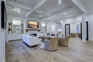 Smart TV, table tennis