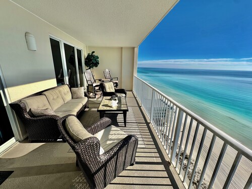 Spacious Beach Front Condo with Oversized Balcony and Free Beach Chairs!