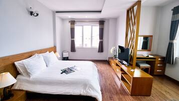 Deluxe-Doppelzimmer | Zimmersafe, individuell eingerichtet, Schreibtisch