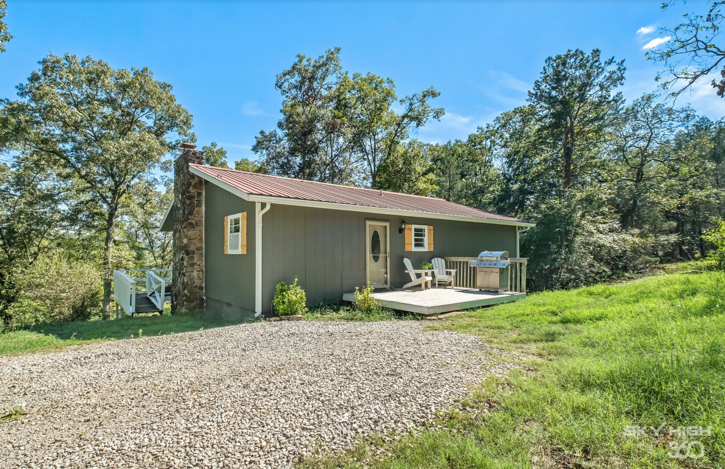 Great View, Central AC, 5 Minutes to The Buffalo, Pet Friendly!