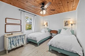 2 bedrooms, desk, iron/ironing board, free WiFi