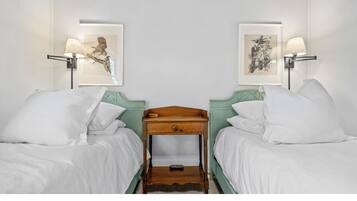 2 slaapkamers, een bureau, een strijkplank/strijkijzer, gratis wifi