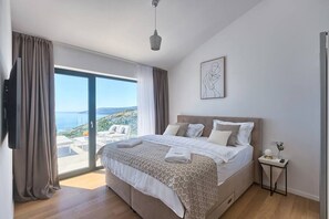 4 habitaciones, escritorio, tabla de planchar con plancha y wifi 