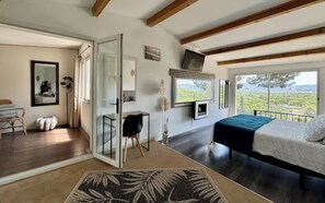 3 Schlafzimmer, Schreibtisch, Bügeleisen/Bügelbrett, Reisekinderbett
