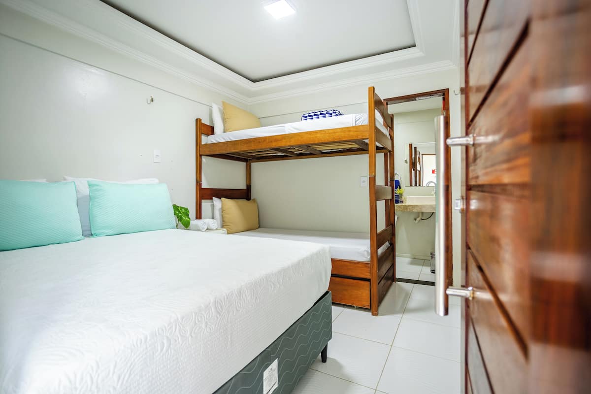 Quintuple Suite | Free WiFi, bed sheets