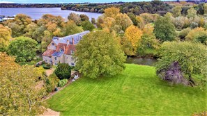 Exterior - Islip Mill House - Beautiful Riverside Home (Islip)