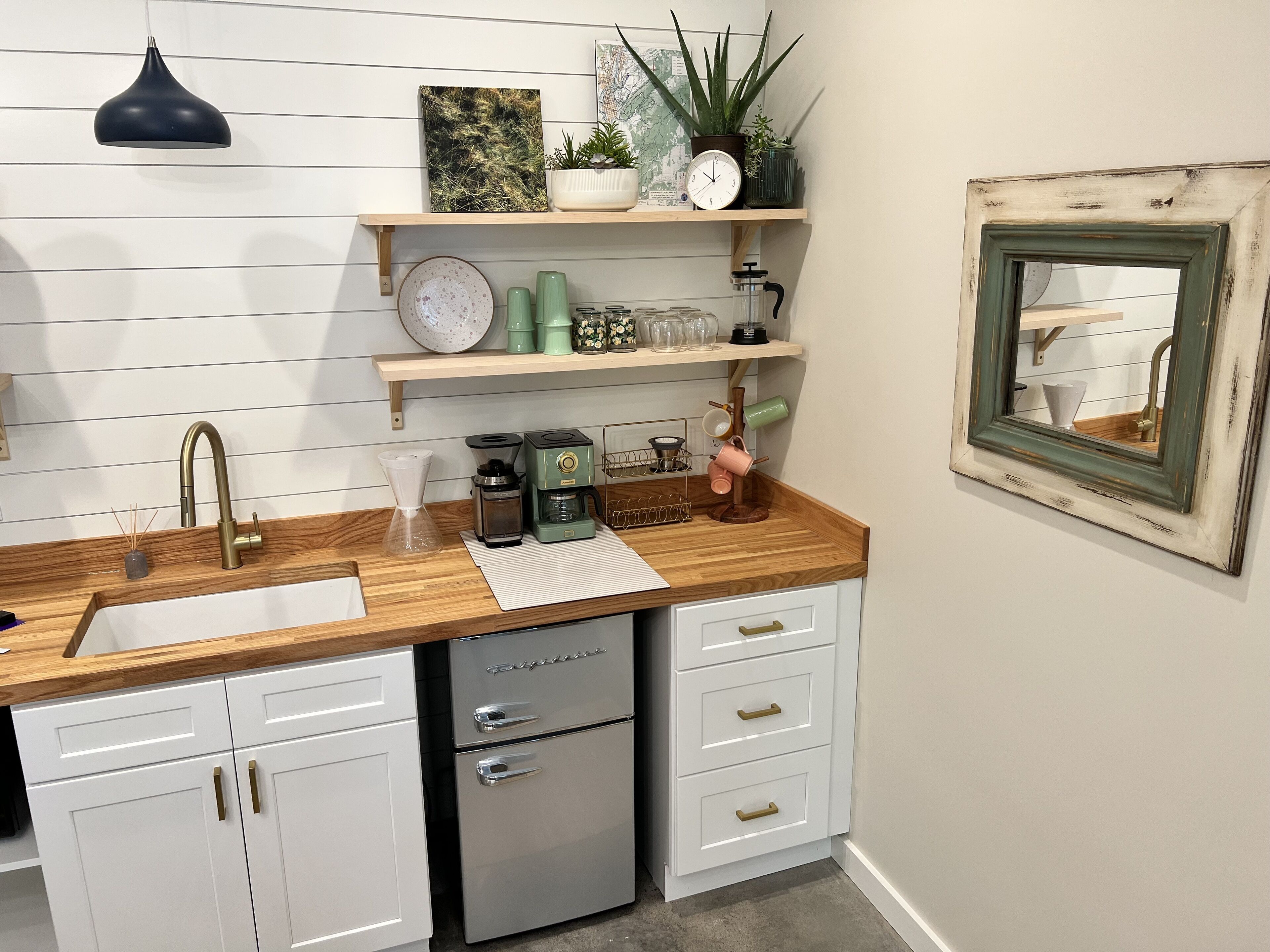 冷蔵庫、電子レンジ、コーヒー / ティーメーカー、電気ポット