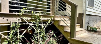 Cozy, Pet-Friendly Walkable Retreat West Asheville. 2 beds, 1 bath, kitchen!